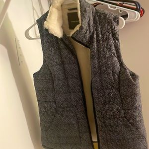 Gray and white vest size S